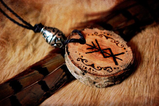 porte-bonheur rune amulette